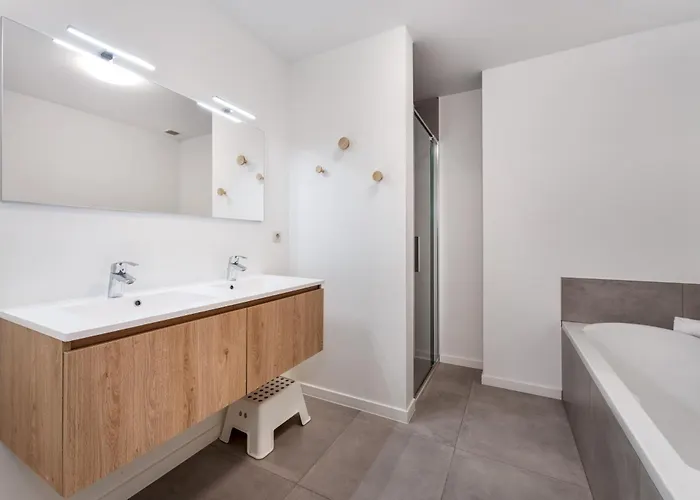 Espresso Duplex App Aan Zee Met Terras & Parking De Haan